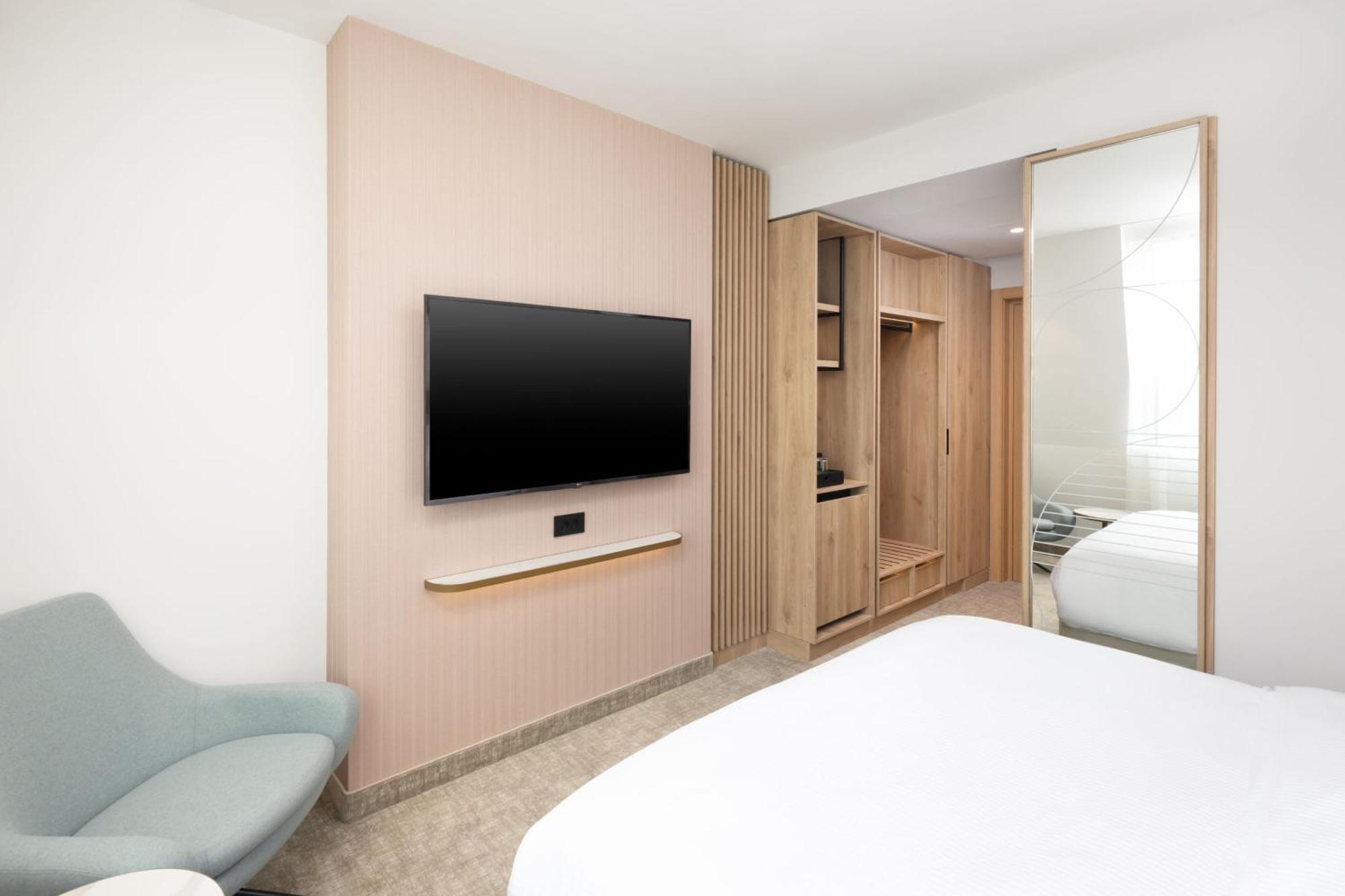 فندق Courtyard By Marriott Cluj - Napoca Downtown المظهر الخارجي الصورة