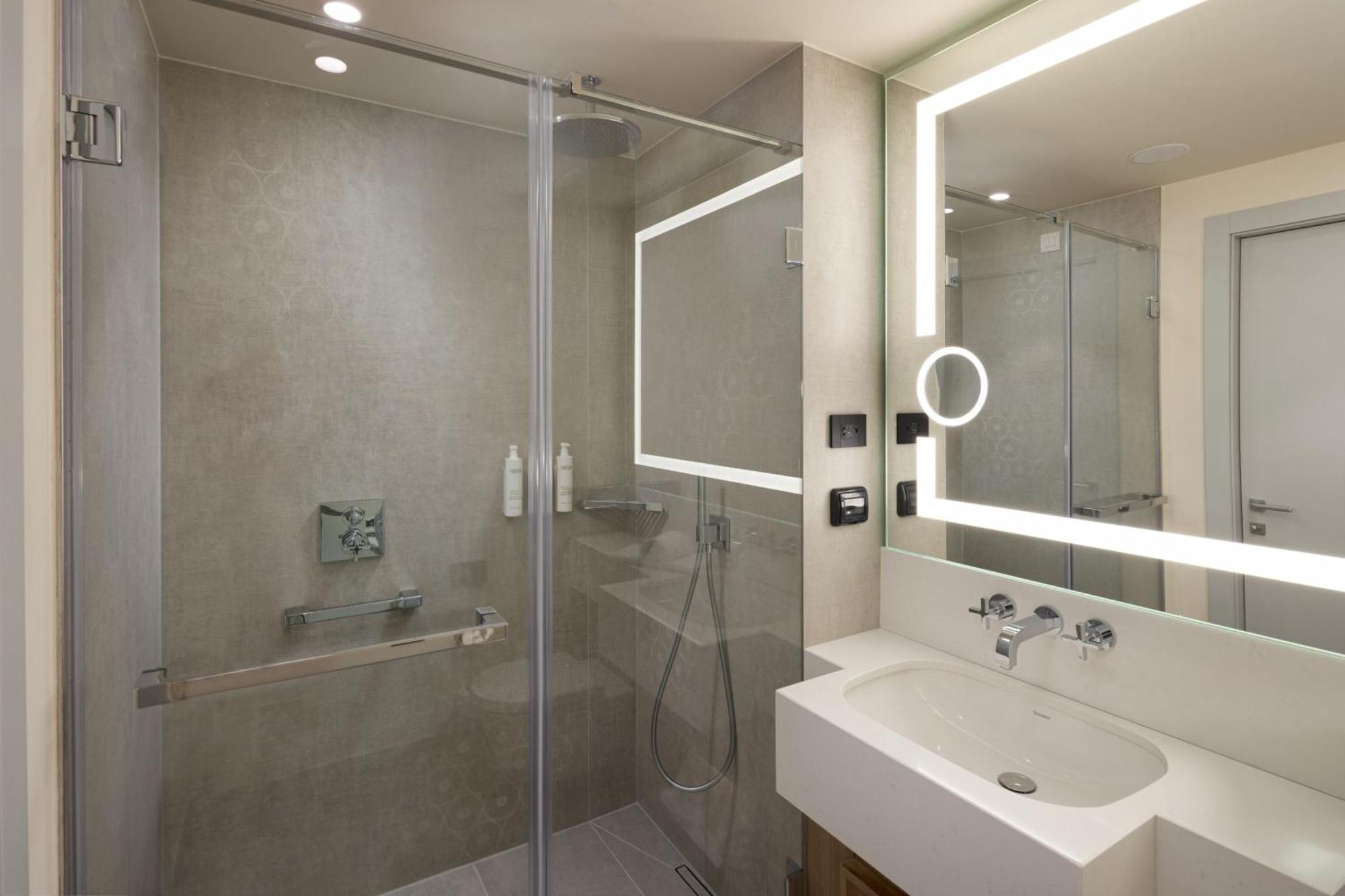 فندق Courtyard By Marriott Cluj - Napoca Downtown المظهر الخارجي الصورة