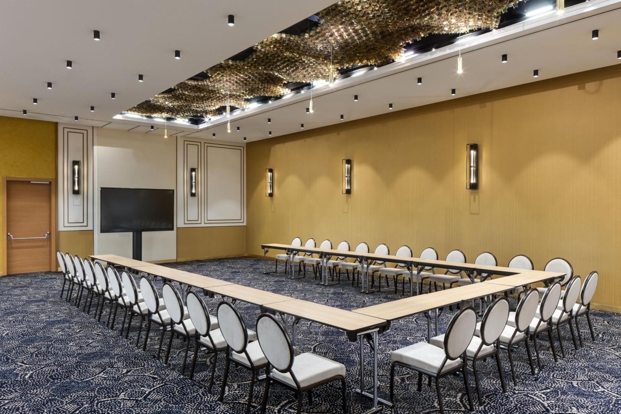 فندق Courtyard By Marriott Cluj - Napoca Downtown المظهر الخارجي الصورة