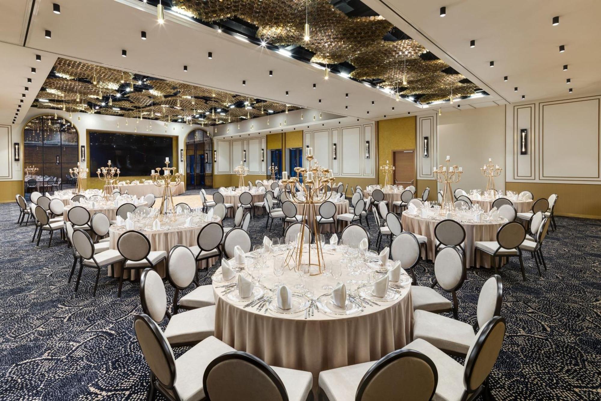 فندق Courtyard By Marriott Cluj - Napoca Downtown المظهر الخارجي الصورة